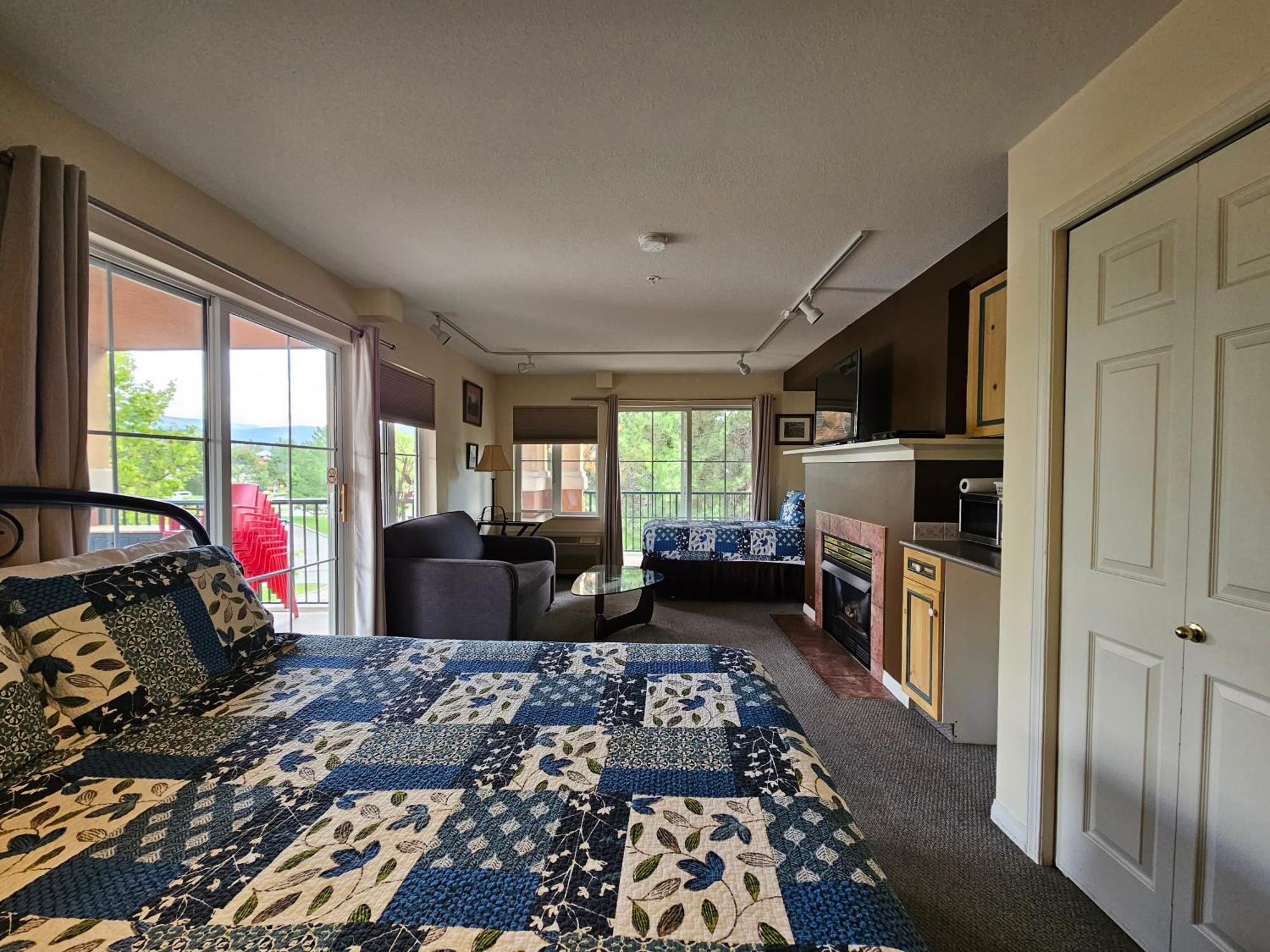 Borgata Lodge Resort Kelowna Eksteriør bilde